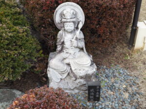 足利三十三観音霊場巡り:定年寺の観音像の写真です。