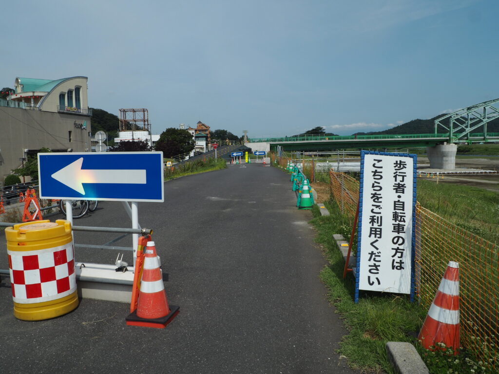 中橋緑地多目的広場南駐車場からFMだものスタジオ方向へのルート写真です。