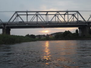 渡良瀬橋の夕日の写真です。