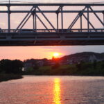 日没と渡良瀬橋の写真です。