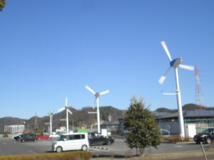 風力発電の風車の写真です。