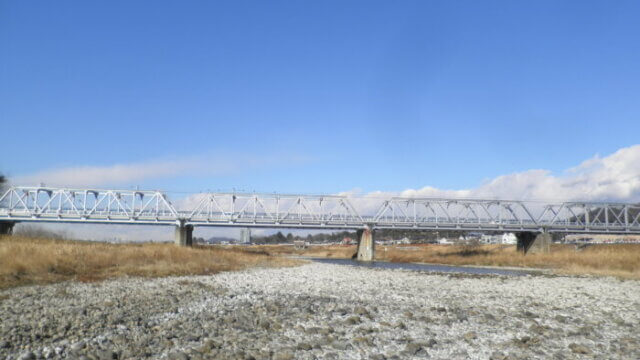 「渡良瀬橋」を東から見た写真です。