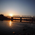 夕日に映える「渡良瀬橋」も写真です。