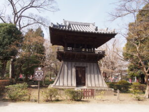 鑁阿寺「鐘楼」の写真です。