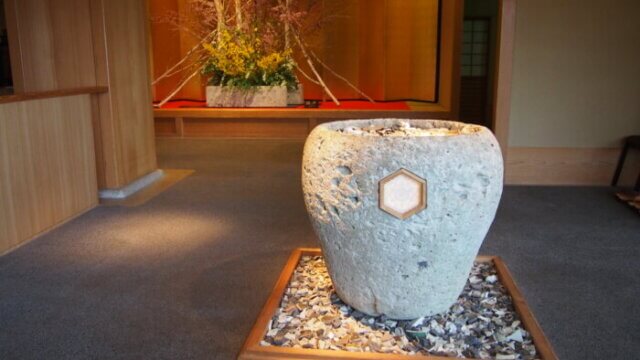 益子焼きの陶器オブジェの写真です。