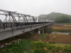 渡良瀬橋のたもとから撮影した渡良瀬橋の写真です。