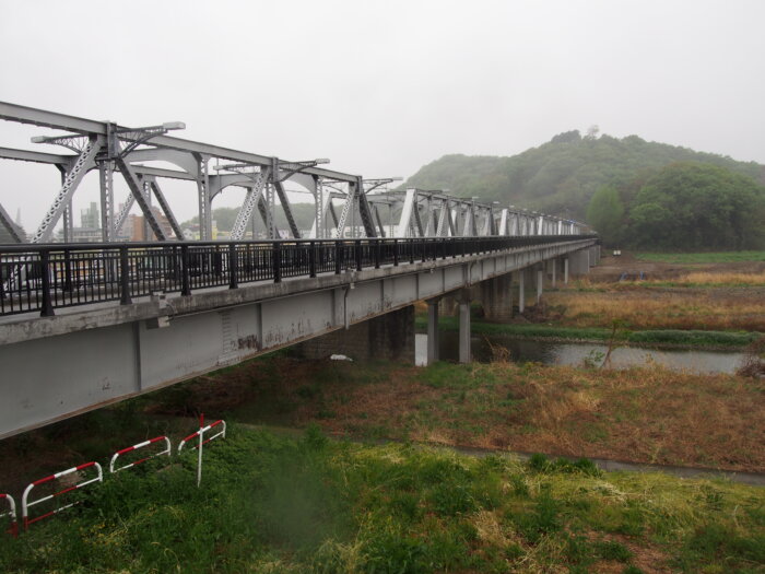 渡良瀬橋のたもとから撮影した渡良瀬橋の写真です。