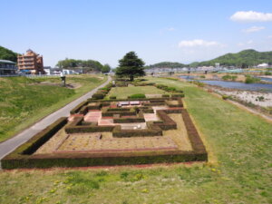 渡良瀬緑地と渡良瀬橋の写真です。