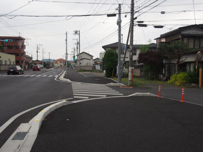桐生岩舟線67号、足利赤十字病院西2つ目の交差点の写真です。