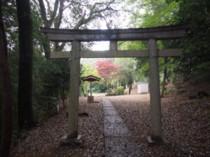 岩井山にある「赤城神社」の鳥居の写真です。