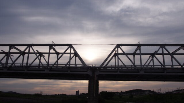 渡良瀬橋の夕日の写真です。