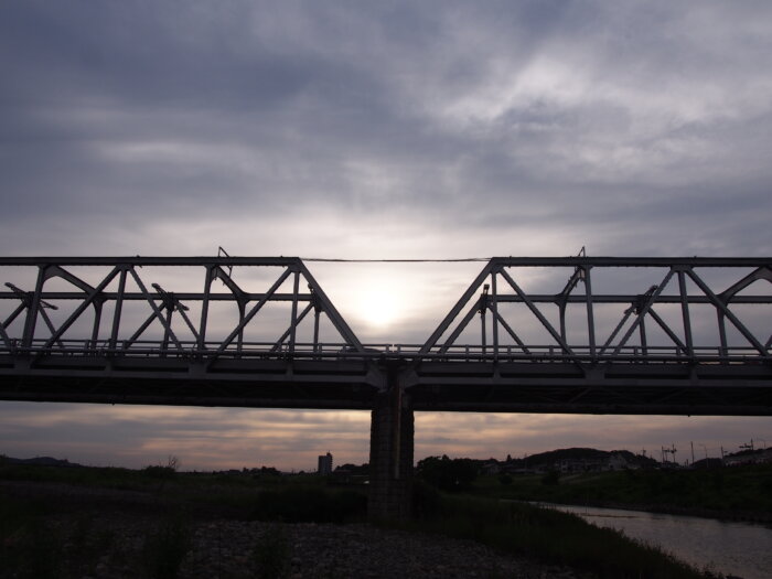 渡良瀬橋の夕日の写真です。