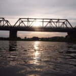 夕日と渡良瀬橋の写真です。