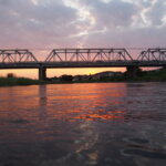 渡良瀬橋の夕日が沈んだ後の余韻の写真です。　