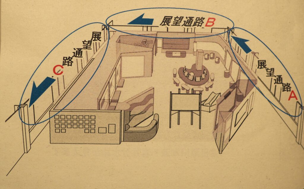 せせら:通路展示コーナー図の写真です。