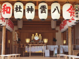 八雲神社の祭壇の写真です。
