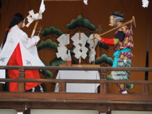 下野國一社八幡宮：奉納神楽「天岩戸」の写真です。