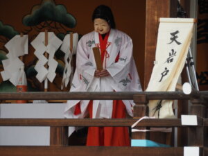 下野國一社八幡宮：奉納神楽「天岩戸」の写真です。