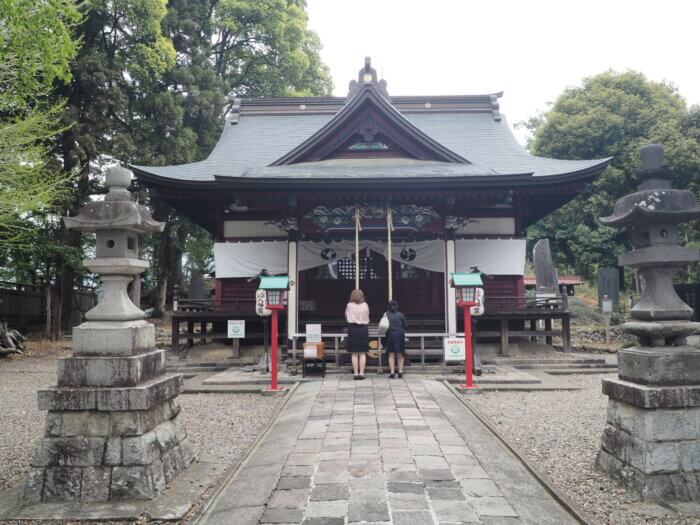 下野國一社八幡宮の参拝者の写真です。