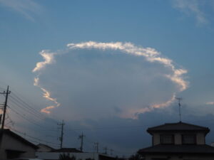 花火大会前日の夕方現れた雲の写真です。