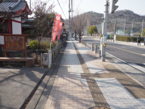 厳島神社 足利長尾弁天の交差点の写真です。
