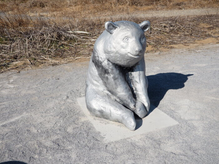 渡良瀬川緑地公園 クマの置物の写真です、