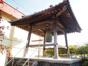 竜泉寺　鐘楼の写真です。