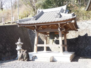 常念寺 鐘楼の写真です。