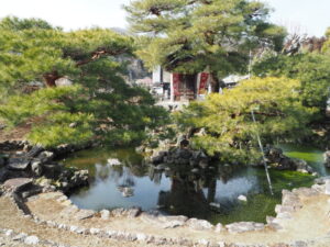 足利三十三観音霊場巡り：金蔵院の弁天池の写真です。