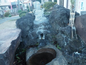 本城厳島神社：水かけ弁天の写真です。