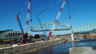 中橋3連アーチ移設工事の写真です。
