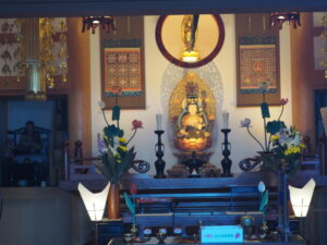 吉祥寺本堂：仏壇の写真です。
