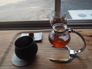ミュージアム内の喫茶コーナーの中国茶の写真です。