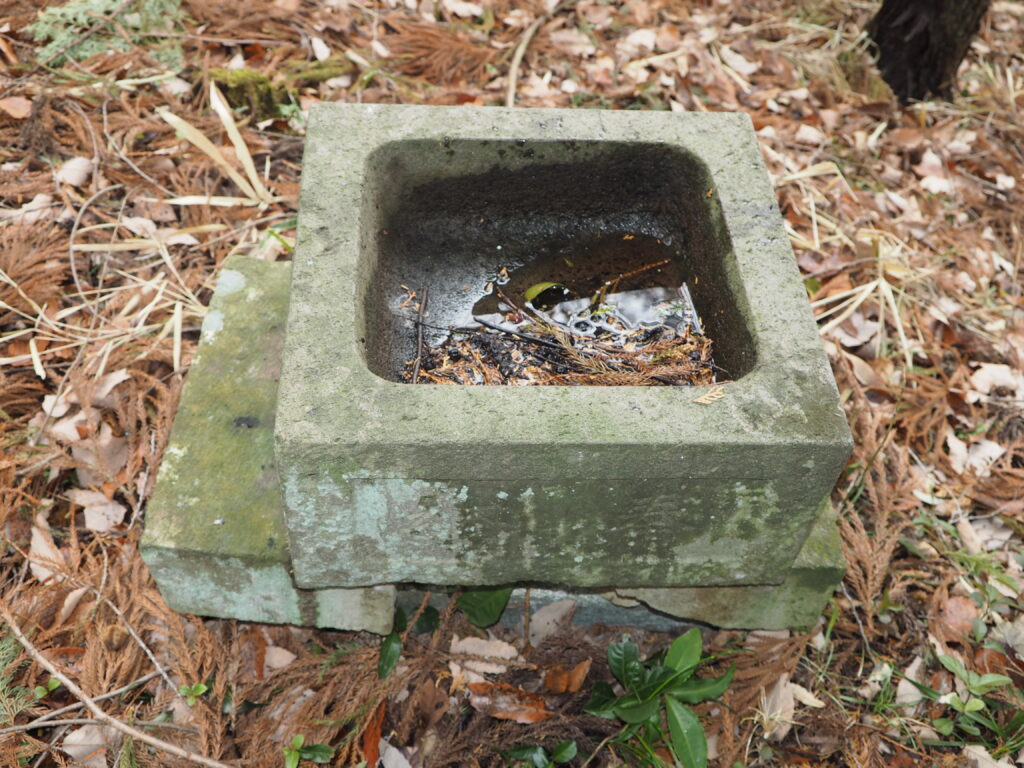 子の権現：手水鉢の写真です。