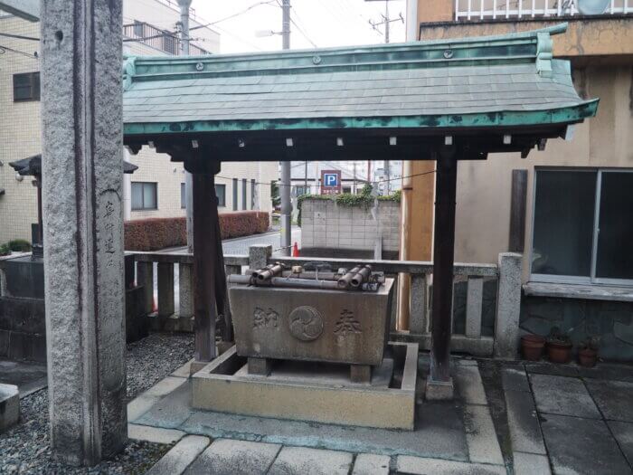 足利大門通り八雲神社:手水舎の写真です。