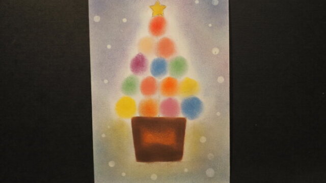 パステル画：クリスマスツリーの写真です。