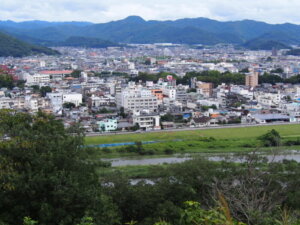 浅間山頂上から臨む風景写真です。