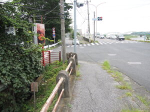 横断歩道を渡って、中橋方向の風景写真です。