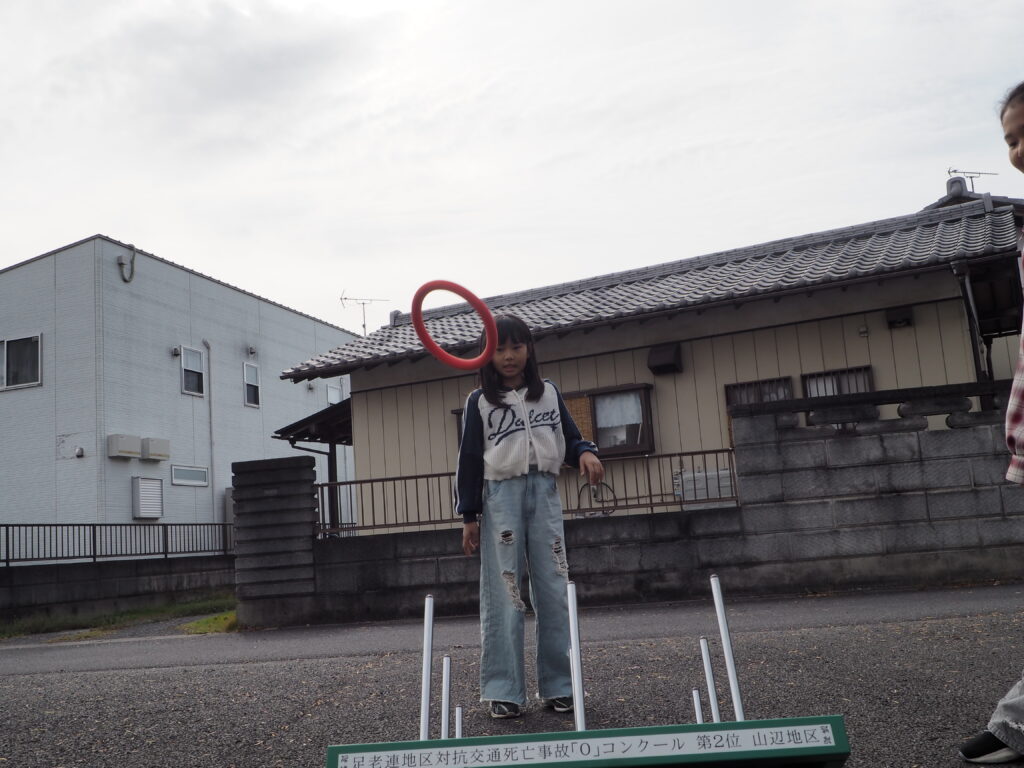 文化祭遊戯コーナー：輪投げの写真です。