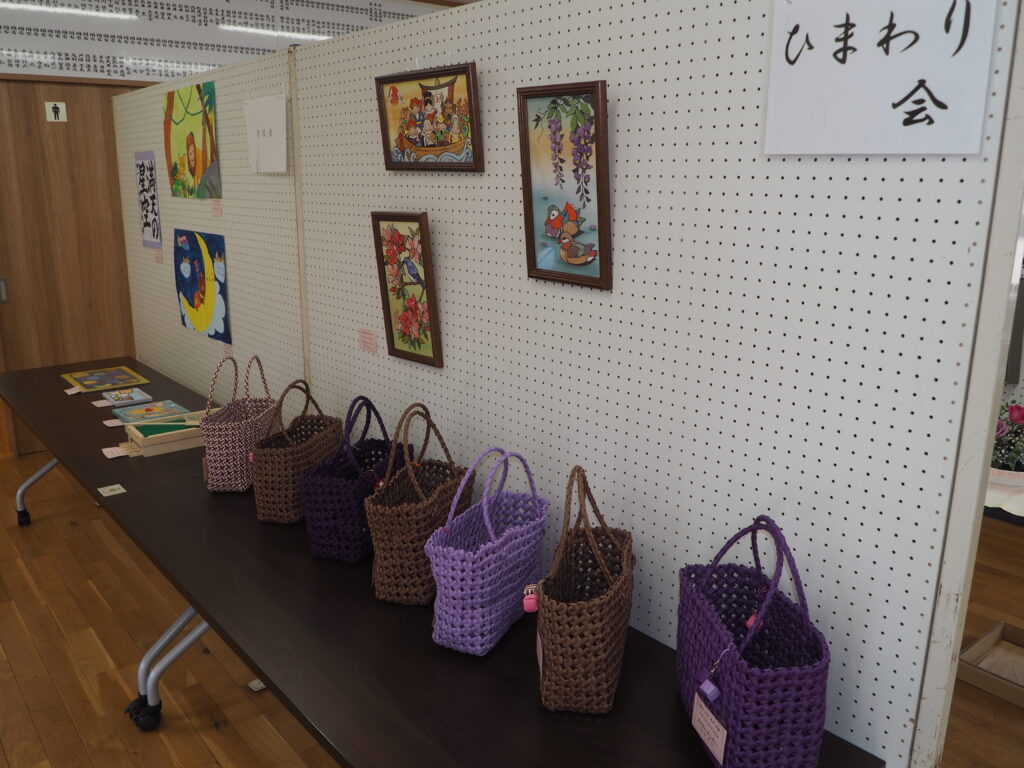 文化祭作品：ひまわり会の写真です。