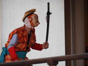下野國一社八幡宮：奉納神楽「天狗の舞」の写真です。