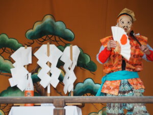 下野國一社八幡宮：奉納神楽「天狗の舞」の写真です。