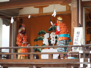下野國一社八幡宮：奉納神楽「天狗の舞」の写真です。