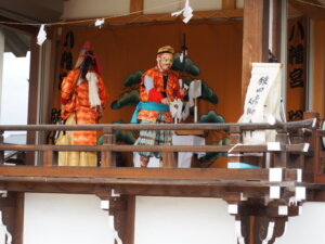 下野國一社八幡宮：奉納神楽「天狗の舞」の写真です。