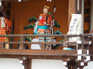 下野國一社八幡宮：奉納神楽「天狗の舞」の写真です。