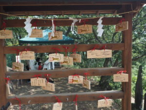 浅間神社：絵馬かけ所の写真です。