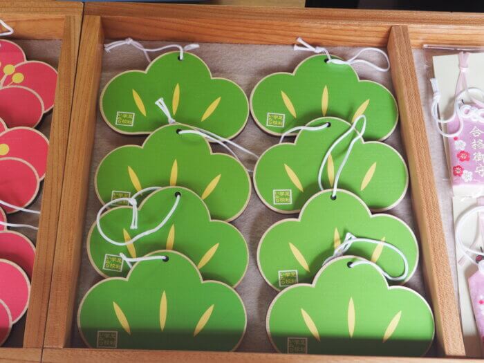 足利学校稲荷社:松の絵馬の写真です。