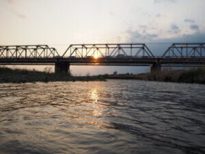 渡良瀬橋の夕日の写真です。