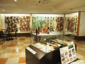 足利織物伝承館の展示物の写真です。