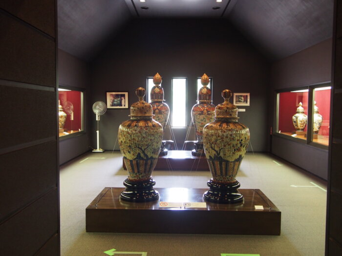 伊萬里焼 大壺の展示室の写真です。